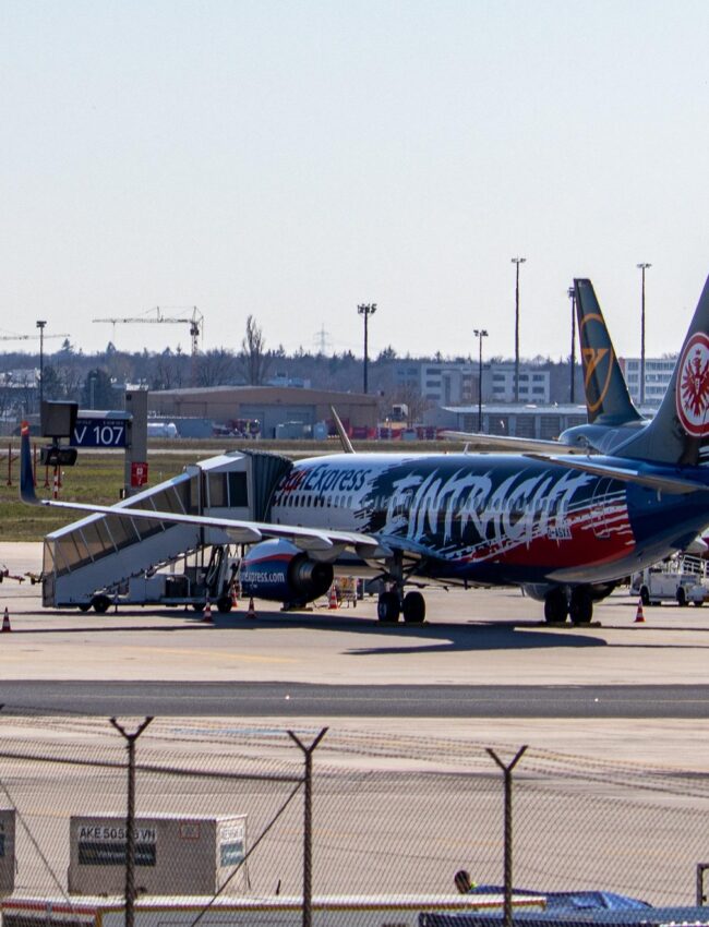 tobiasrehbein-airport-5013127_1920